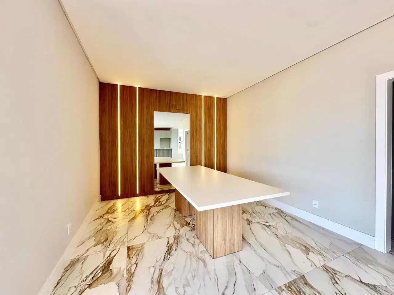 Sobrado Neoclássico Beira Lago — foto 9