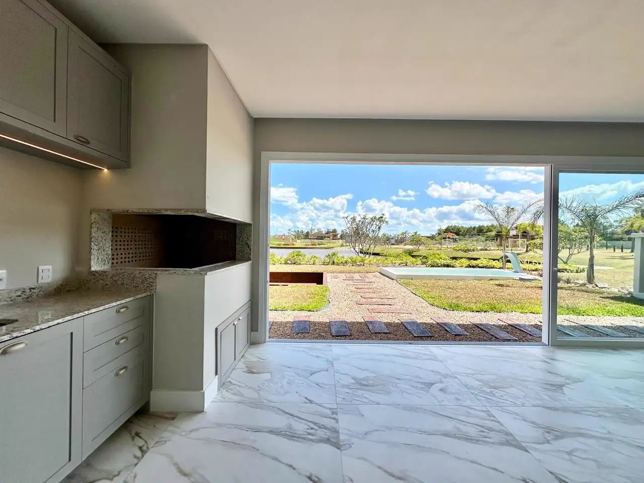 Sobrado Neoclássico Beira Lago — foto 8