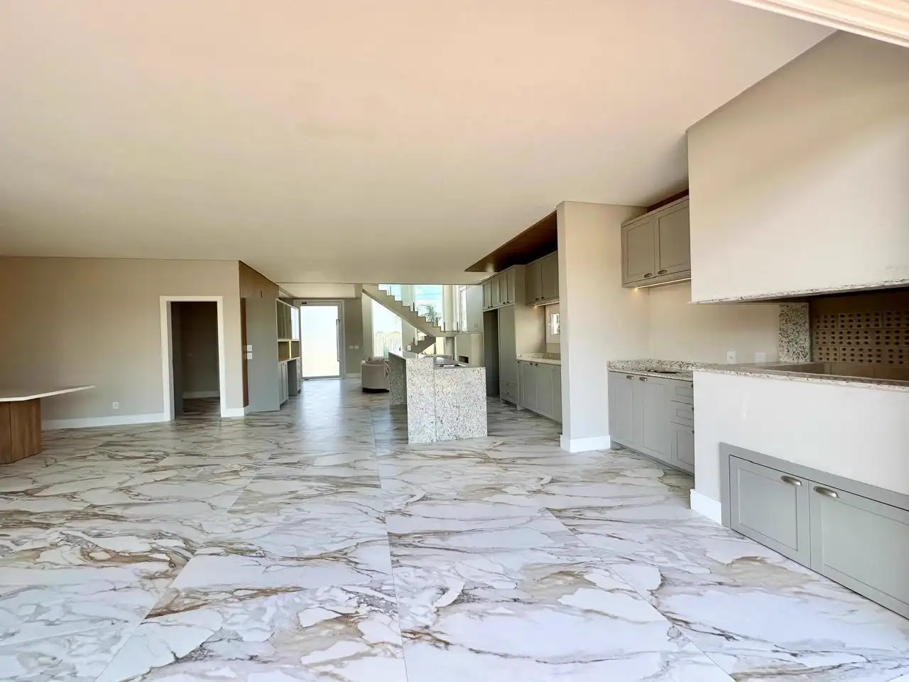 Sobrado Neoclássico Beira Lago — foto 11